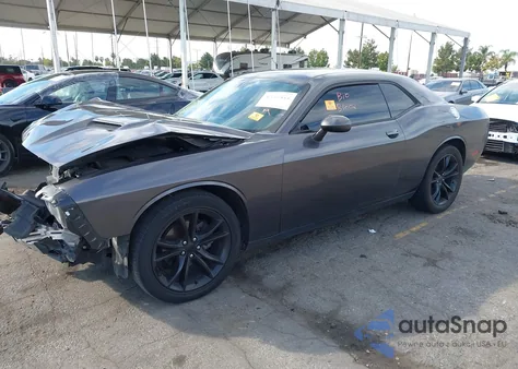 2017 Dodge Challenger Sxt z USA, uszkodzony, nr VIN 2C3CDZAG6HH639447